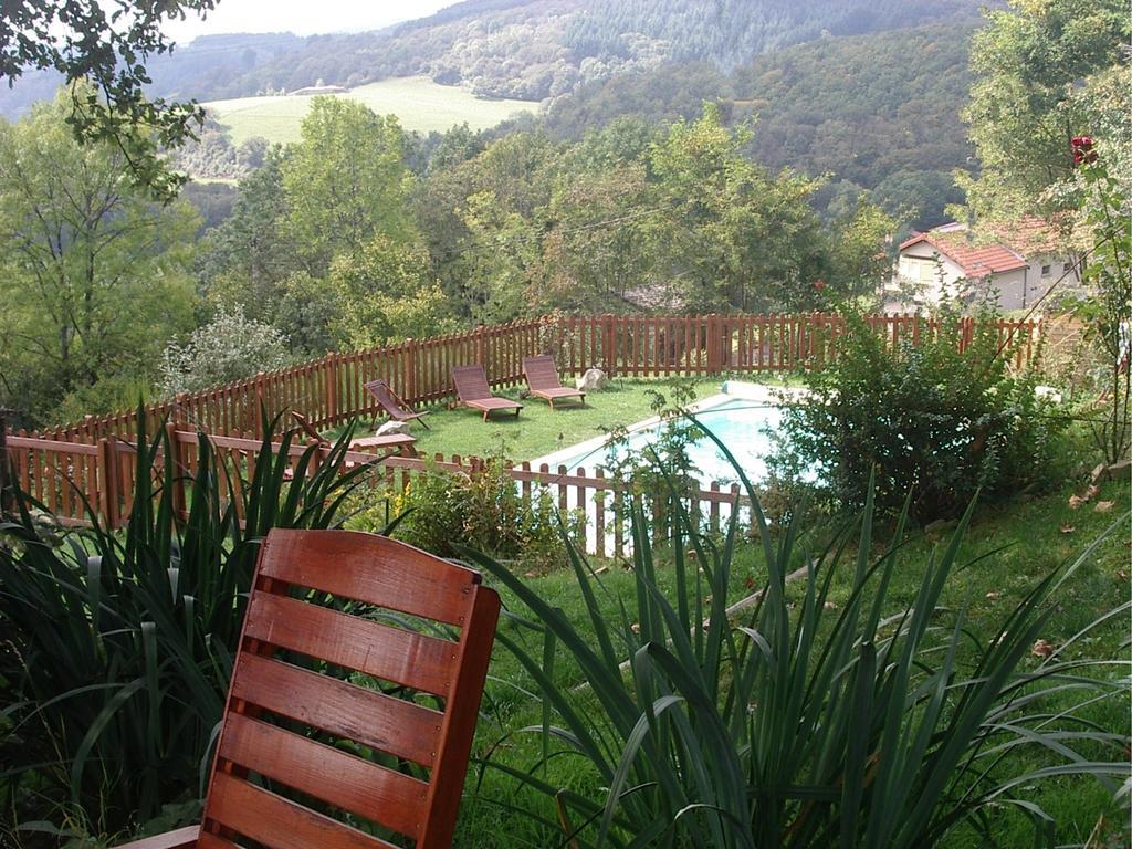 Maison d'Hôtes de la Verrière Les Ardillats Esterno foto
