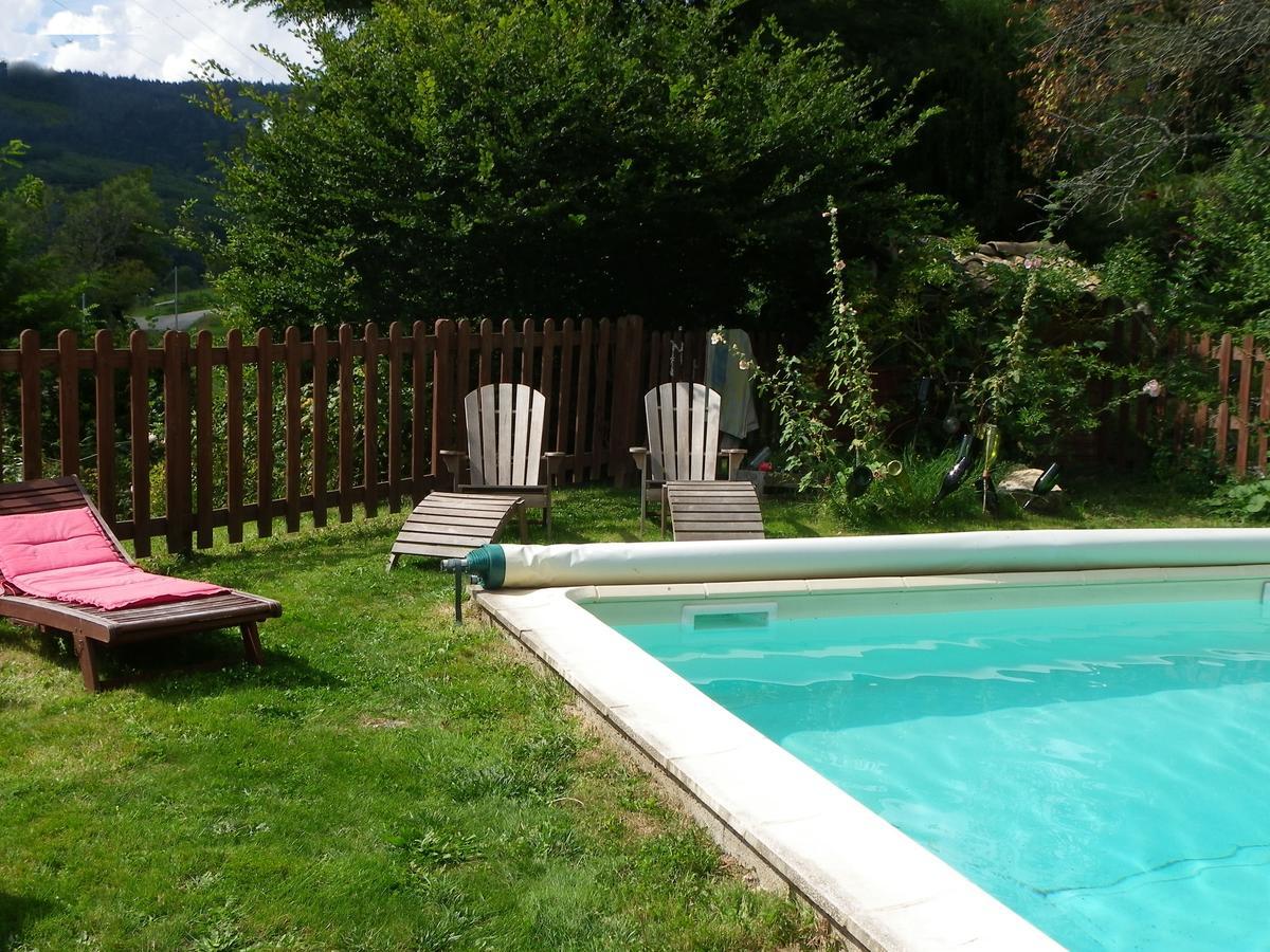 Maison d'Hôtes de la Verrière Les Ardillats Esterno foto